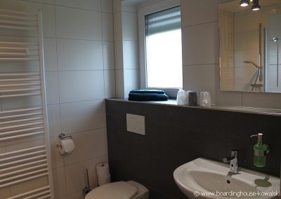 Badezimmer Boardinghouse Kowalski www.boardinghouse-kowalski.de Foto GrAbo